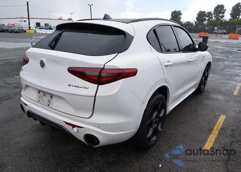 2022 Alfa Romeo Stelvio Veloce Ti Awd z USA, uszkodzony, nr VIN ZASPAKBN9N7D43640
